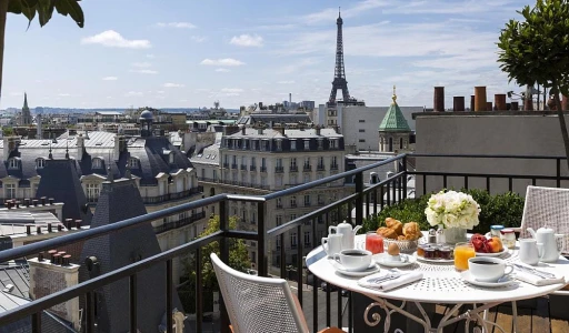 Feasting in Style: Unleashing the Spectacle of Novel Dining Traditions at Luxury Parisian Hotels