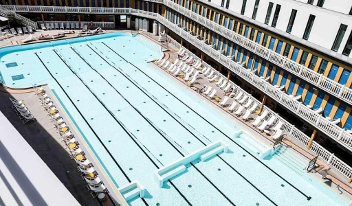 Au-delà de l'Hospitalité: Quelles Surprises Cachent les Services Exclusifs des Palaces Parisiens?