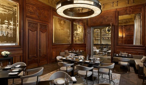 कैसे पेरिस में लक्जरी होटल के पारखी आपकी यात्रा को अभिजात्य बना सकते हैं?