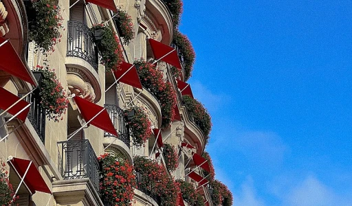 Nachhaltigkeit trifft Luxus: Wie Pariser Hotels umweltbewussten Glamour neu definieren