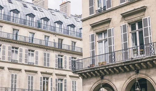 Art et Hospitalité: Top 10 des Hôtels Parisiens Exhibant des Collections d'Art Exceptionnelles